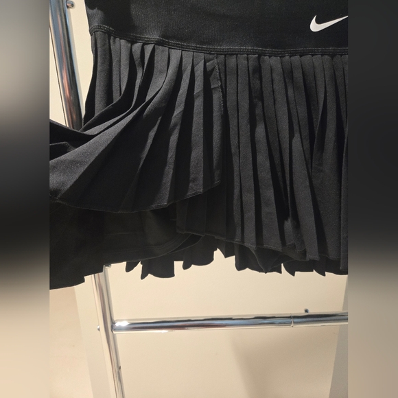 Nike Women's Black Pleated Skirt - Picture 2 of 9